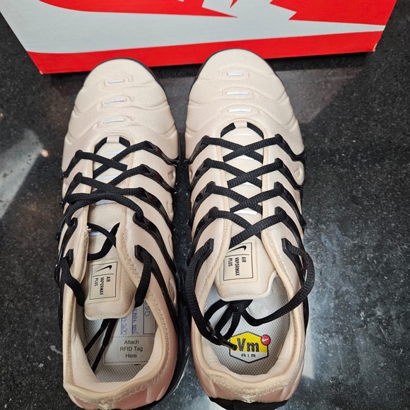 Sz Various  NIKE AIR VAPORMAX PLUS RUNNING SHOES - Picture 11 of 13